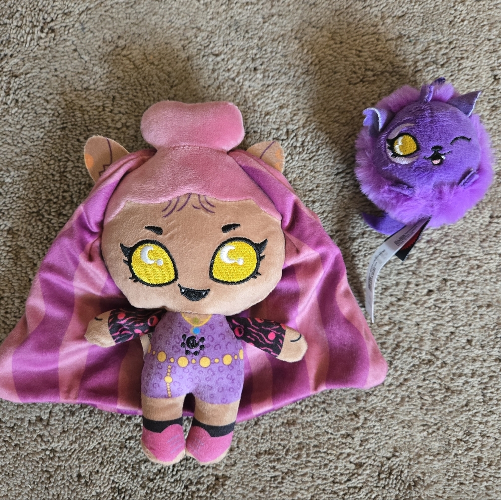 Monster High Plush Doll Set, Ghoul N Go Clawdeen Wolf 6.5-Inch Plushie With Pet